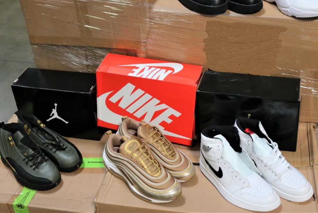 Cómo TikTok se está convirtiendo en el nuevo mercado de la venta en directo de falsificaciones y réplicas de marcas