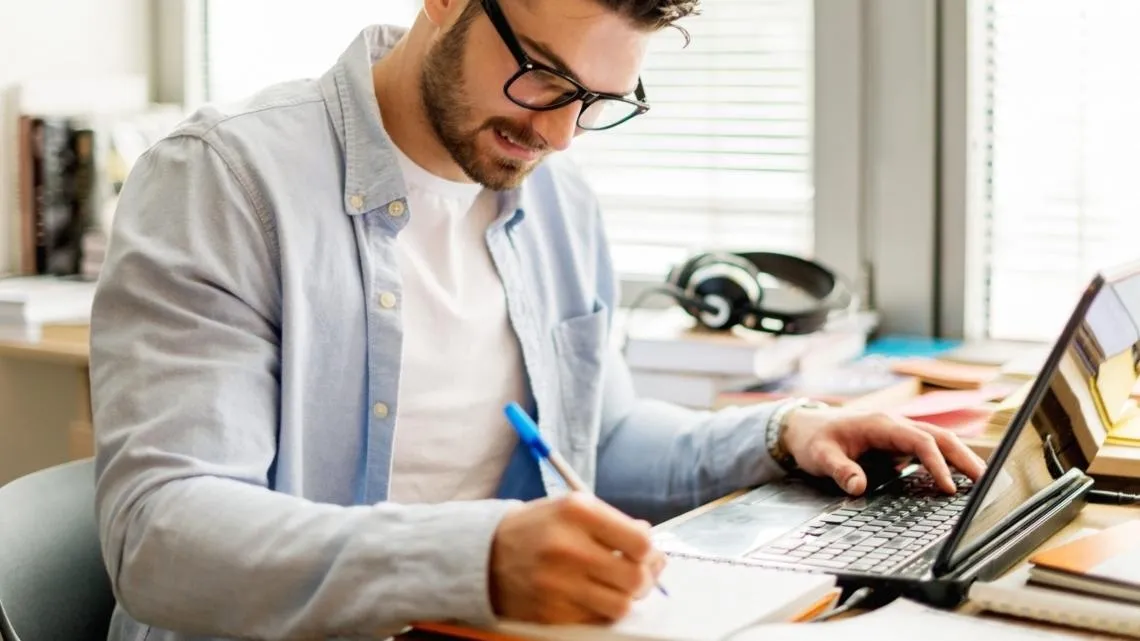 Año nuevo, formación nueva: por qué enero es un buen momento para formarse mejor en marketing y publicidad