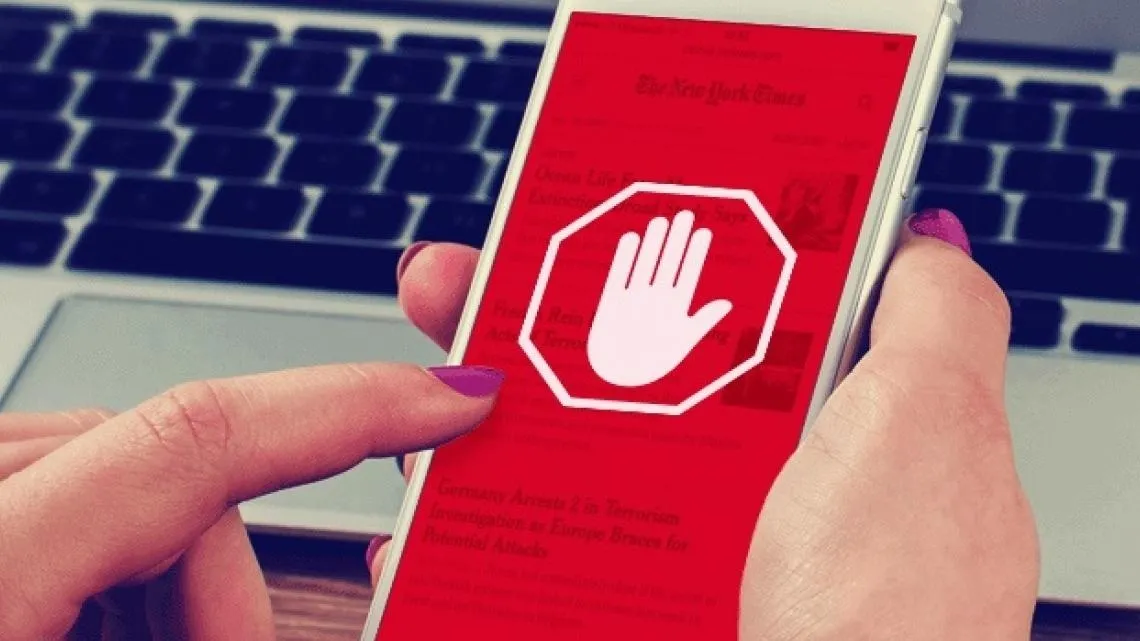 La saturación y malas prácticas publicitarias disparan el uso de los adblockers en dispositivos móviles