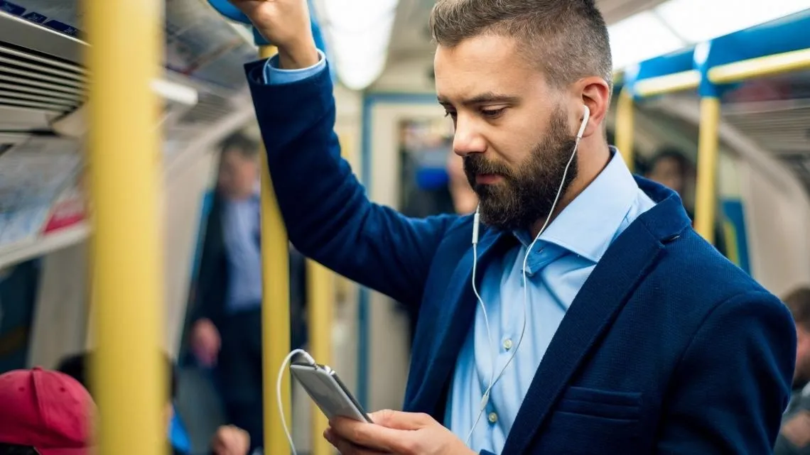 La era del light listener: el nuevo perfil de oyente de podcast y cómo cambia las cosas para las marcas