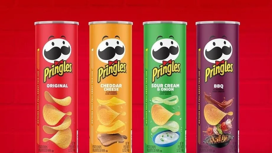 Pringles por fin adapta su nuevo logo a sus productos
