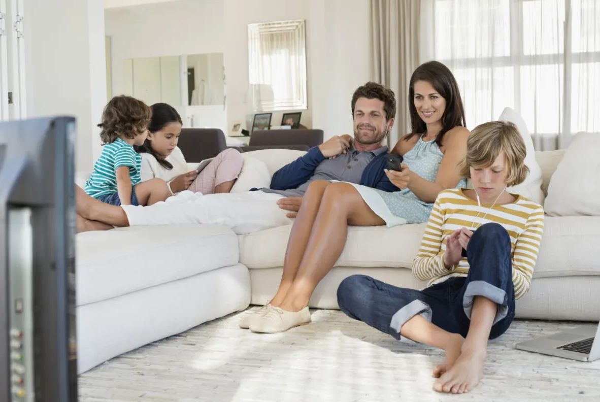 Las nuevas generaciones ignoran la TV tradicional: los anunciantes y su publicidad persiguen a las nuevas audiencias