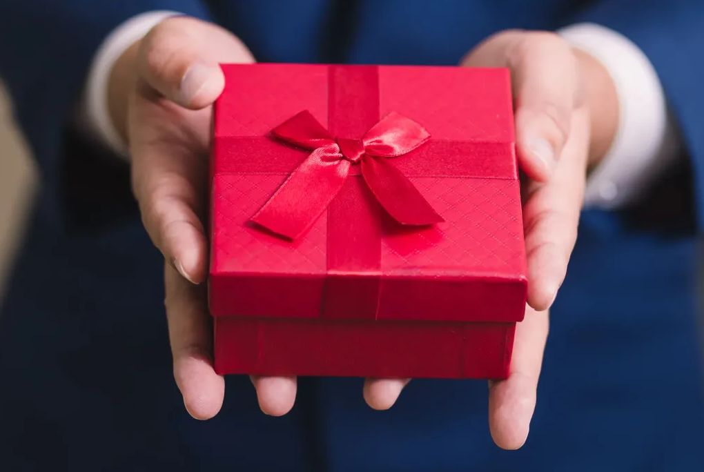 Fiestas de fin de año: cómo elegir el mejor regalo corporativo para promocionar una marca