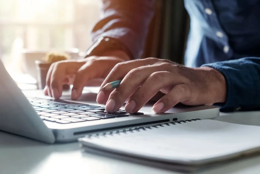 ¿Cómo puedo utilizar el marketing de contenidos para atraer a mi público objetivo?