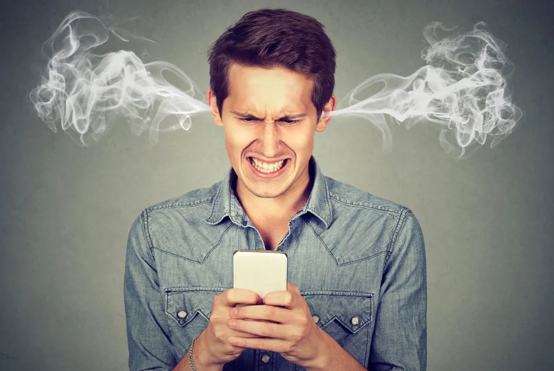 Las reseñas online negativas como venganza y castigo de clientes enojados por sus malas experiencias