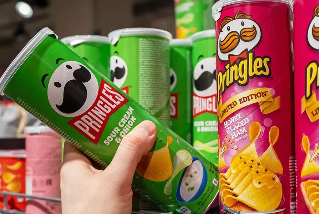 Cómo un tubo cilíndrico transformó la idea de un producto como Pringles en una marca de éxito en el mercado global