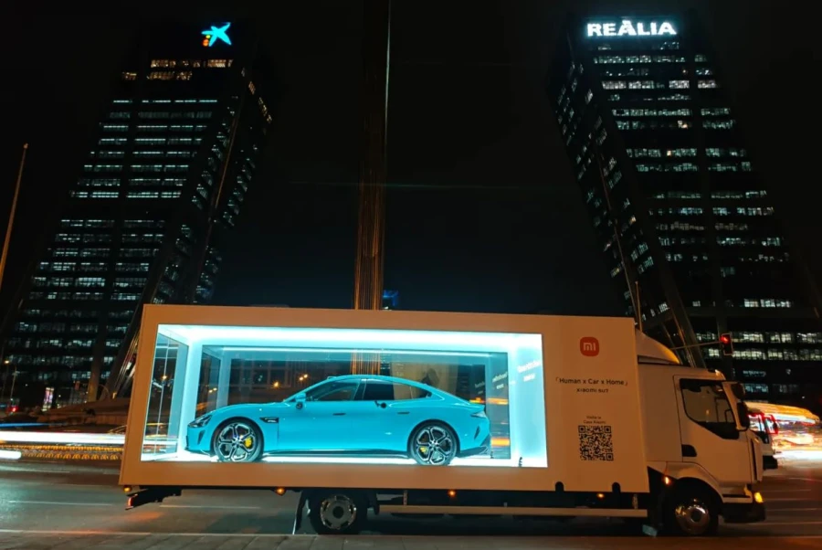El Xiaomi SU7 recorre España: innovación y sostenibilidad en el corazón de Madrid
