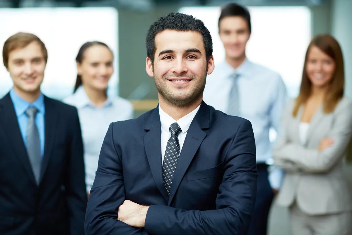 La realidad de los dircom en España: ellos ganan más y ellas acceden más tarde a los puestos de liderazgo