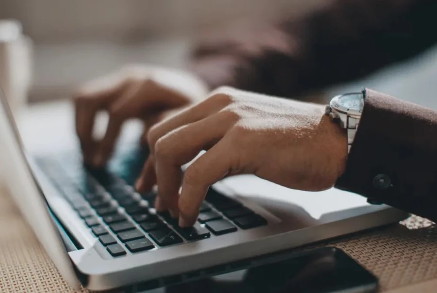 De la Brevedad a la Profundidad: El cambio hacia el Contenido "long-form" en la estrategía de Comunicación y  Marketing Digital