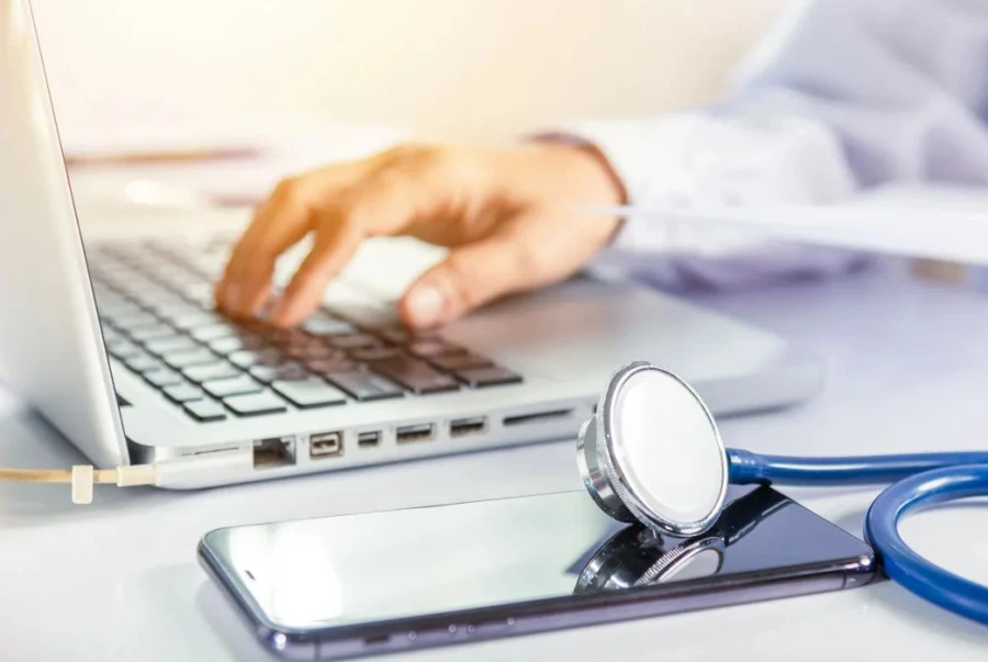 El uso de las redes sociales como herramienta de comunicación en el sector de la salud y el marketing farmacéutico