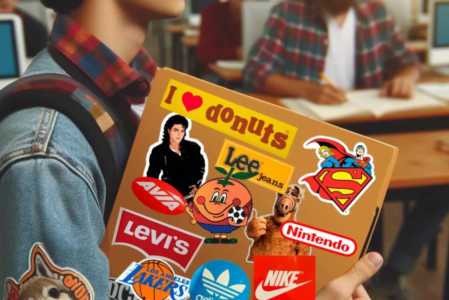 Nostalgia y conexión emocional: El fenómeno de las carpetas con pegatinas y logos de marcas de los 80