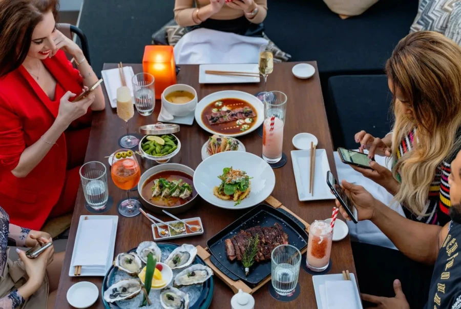 Cómo utilizar las redes sociales para atraer más clientes a tu restaurante