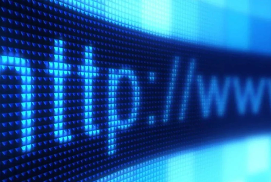 ¿Hasta que punto la extensión y el nombre de un dominio web pueden influir en el SEO y el marketing en buscadores?